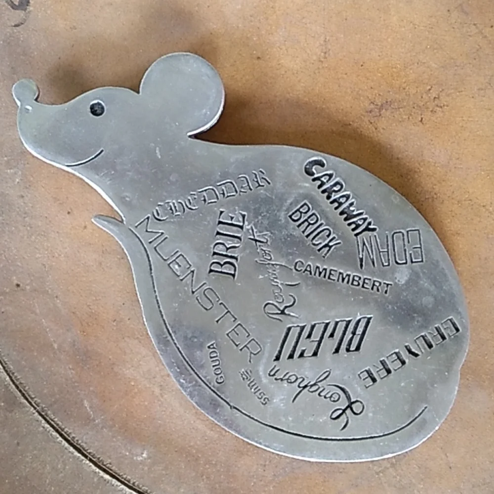 Vintage 1975 metal cheese mouse serving tray
